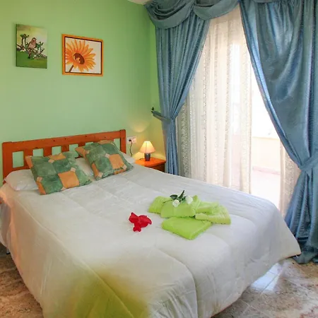 Cozy In Costa With Kitchenette Holiday home